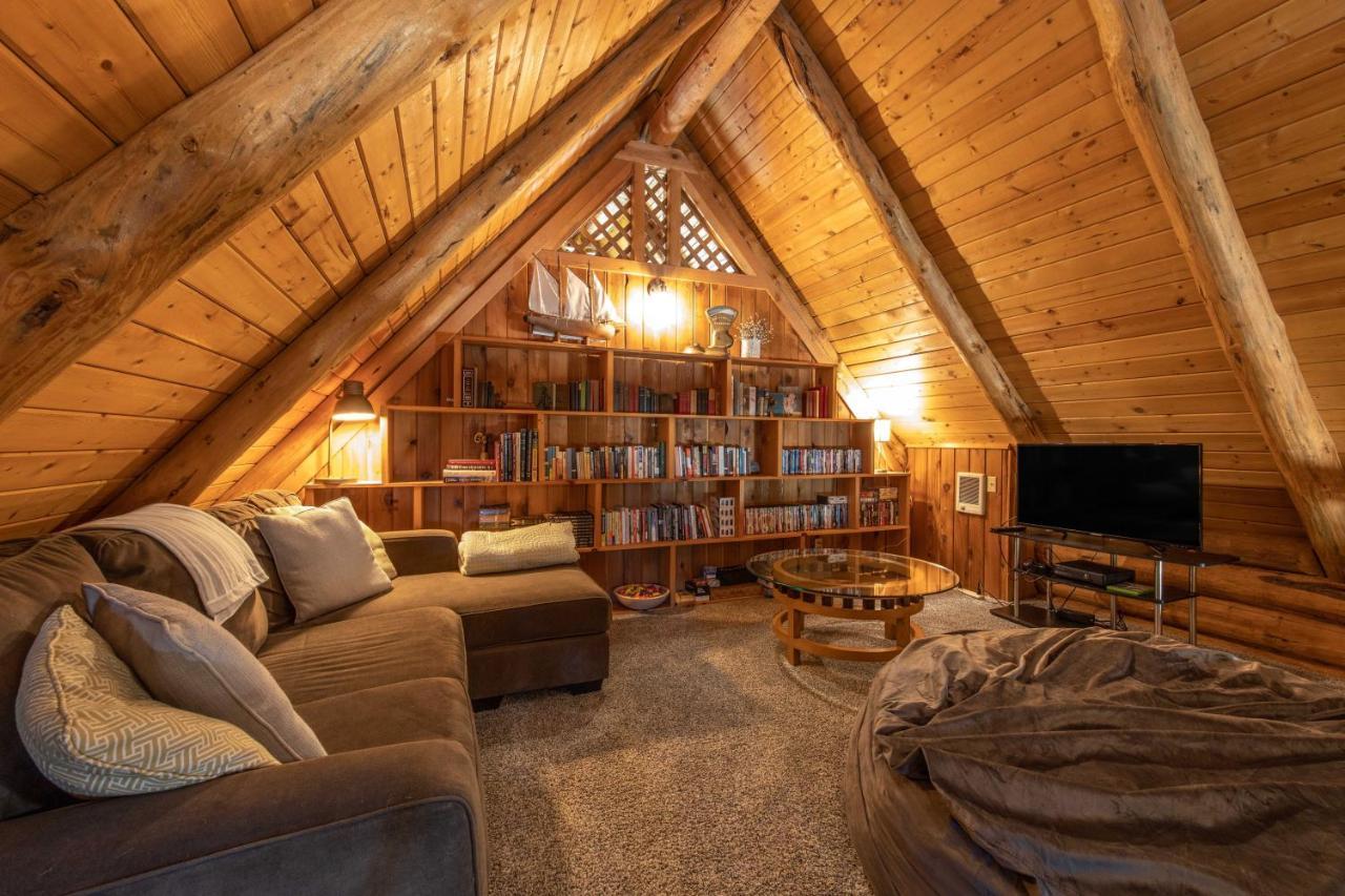 Rowland Log Cabin Home Lyle Экстерьер фото
