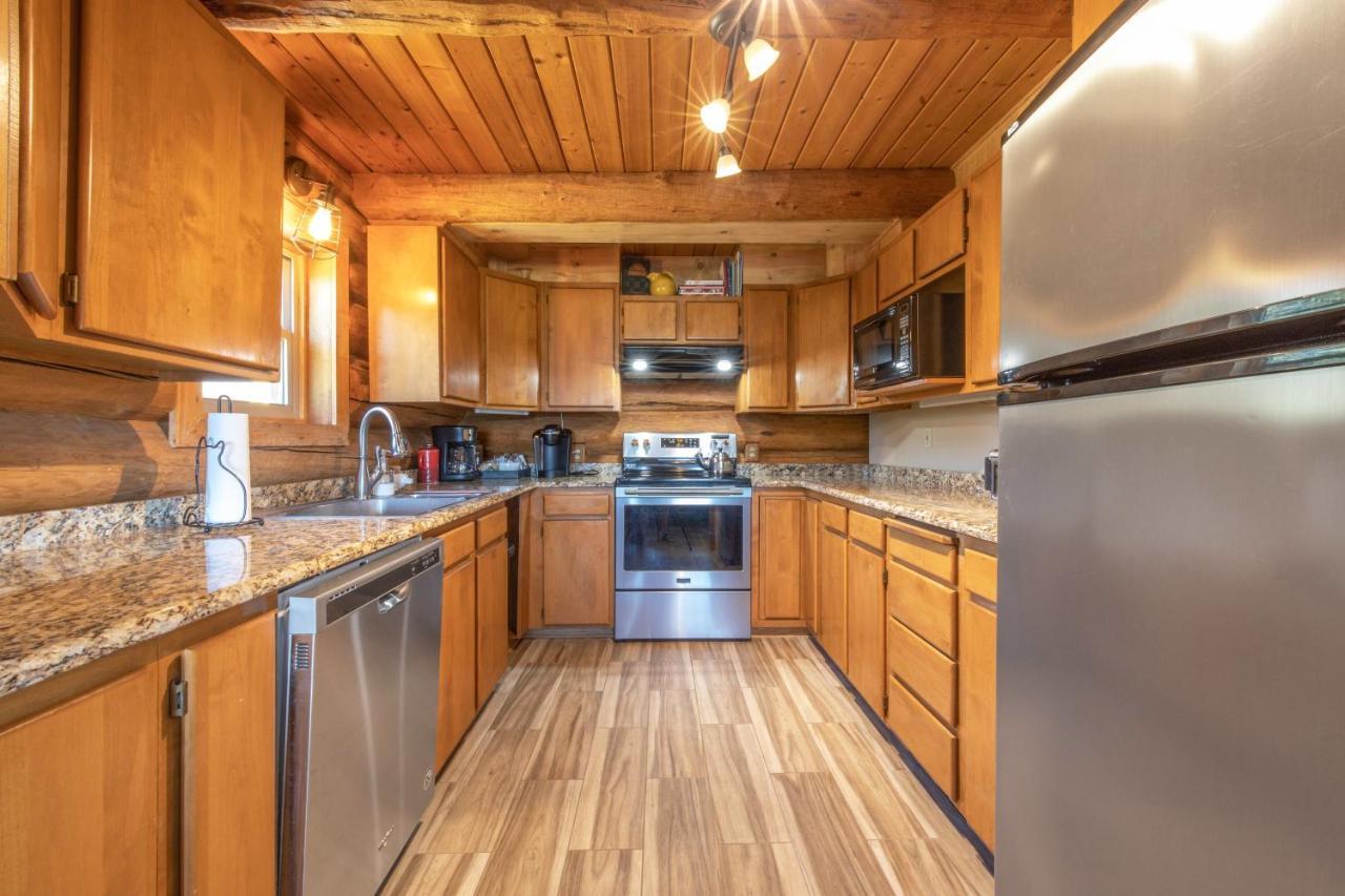 Rowland Log Cabin Home Lyle Экстерьер фото