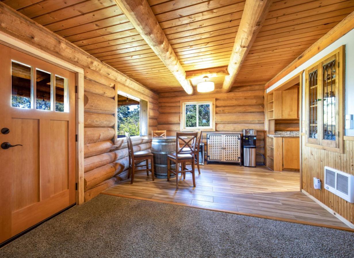 Rowland Log Cabin Home Lyle Экстерьер фото