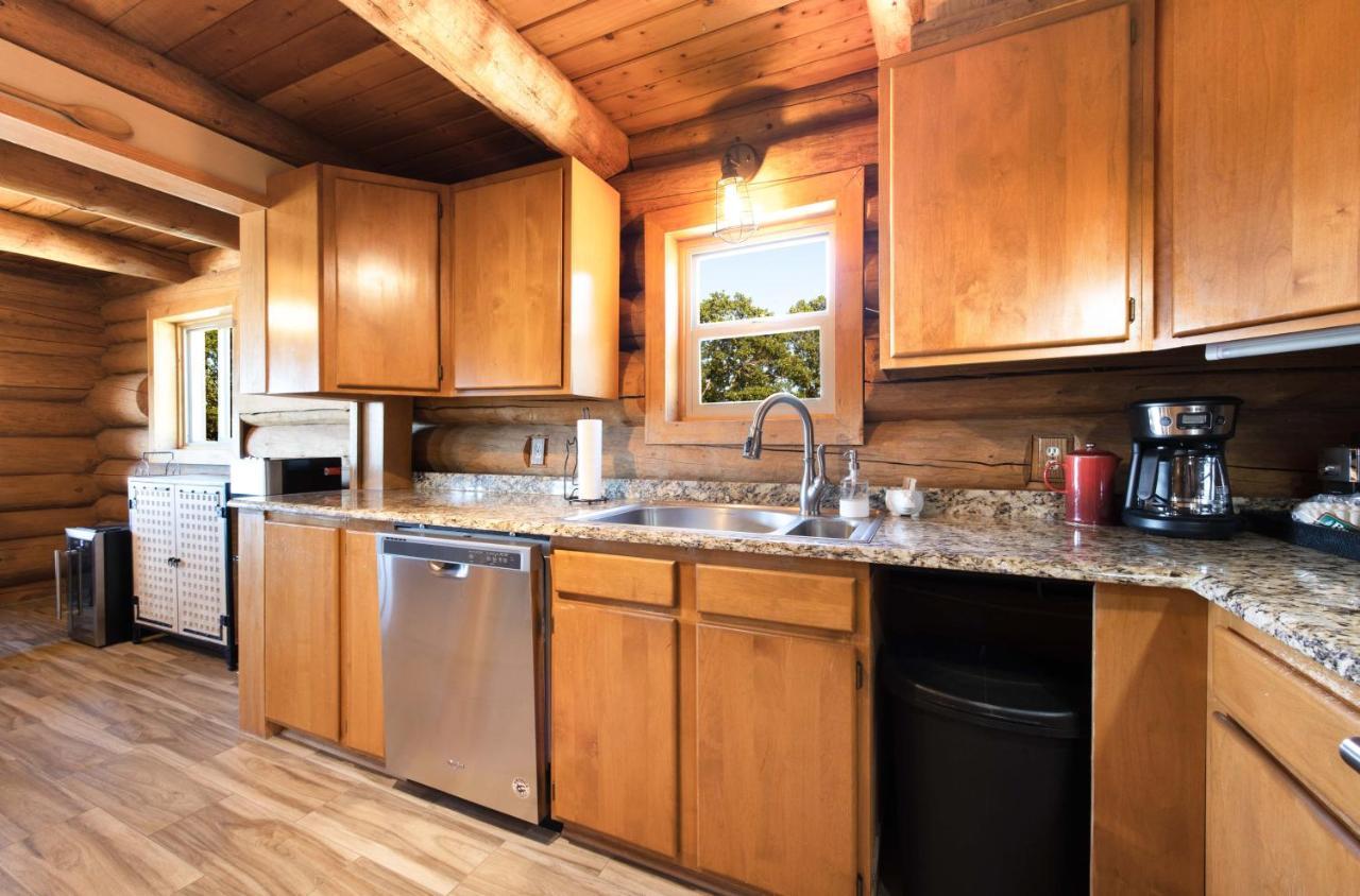 Rowland Log Cabin Home Lyle Экстерьер фото
