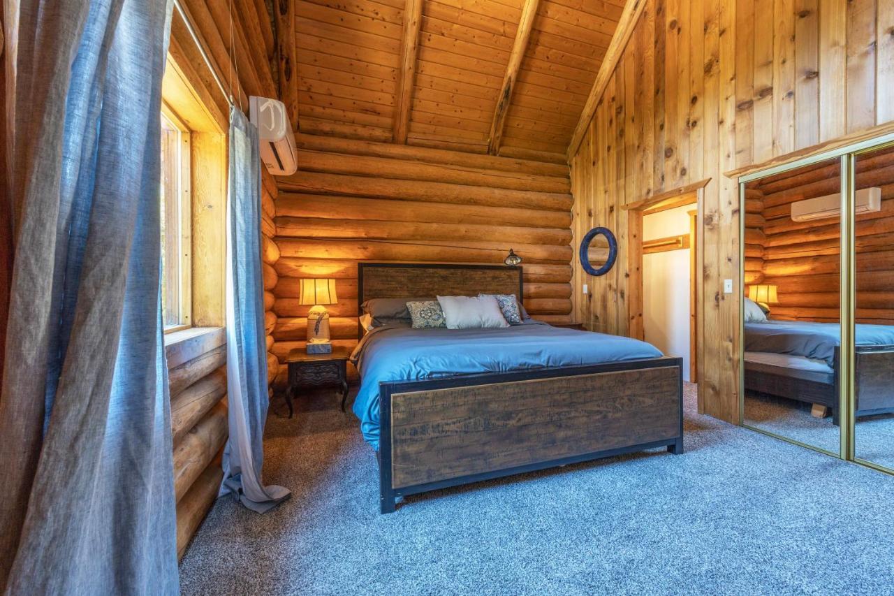 Rowland Log Cabin Home Lyle Экстерьер фото