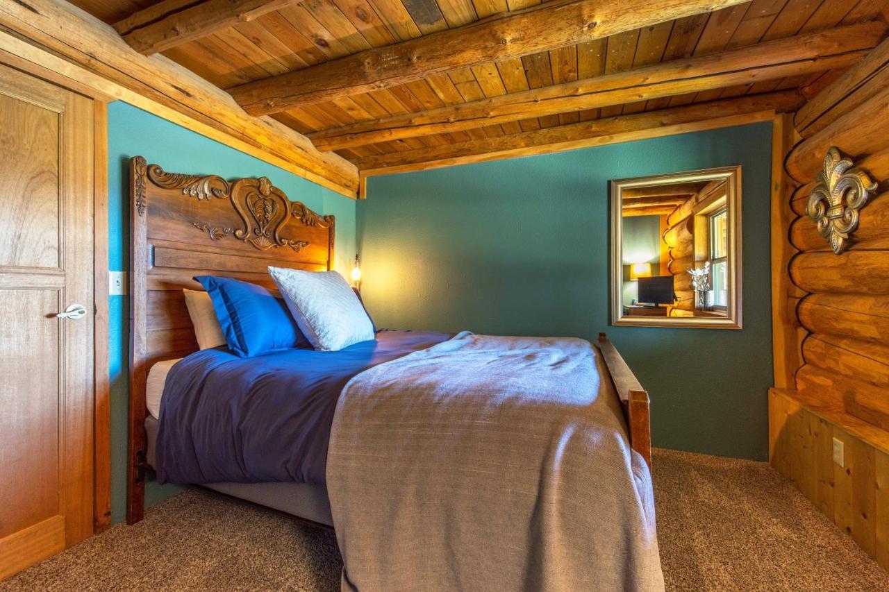 Rowland Log Cabin Home Lyle Экстерьер фото