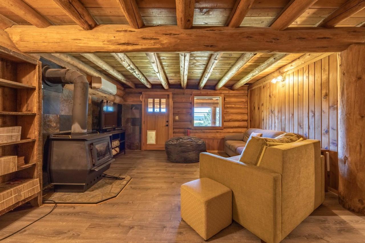 Rowland Log Cabin Home Lyle Экстерьер фото