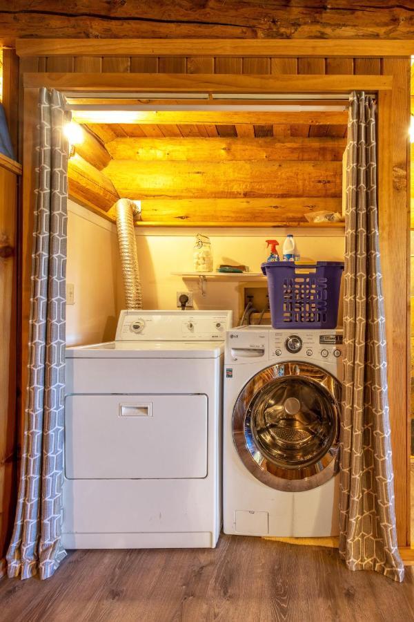 Rowland Log Cabin Home Lyle Экстерьер фото