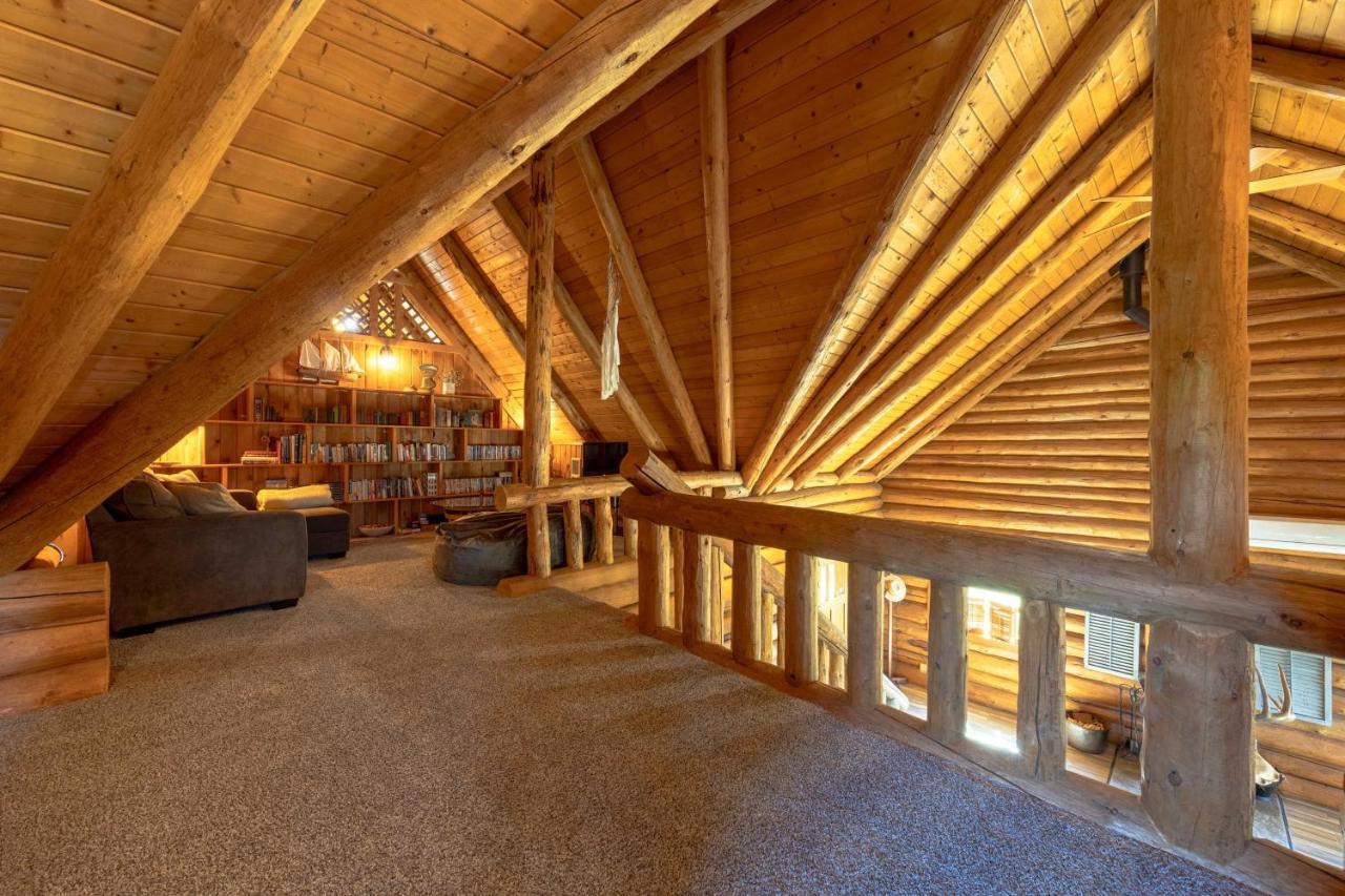 Rowland Log Cabin Home Lyle Экстерьер фото