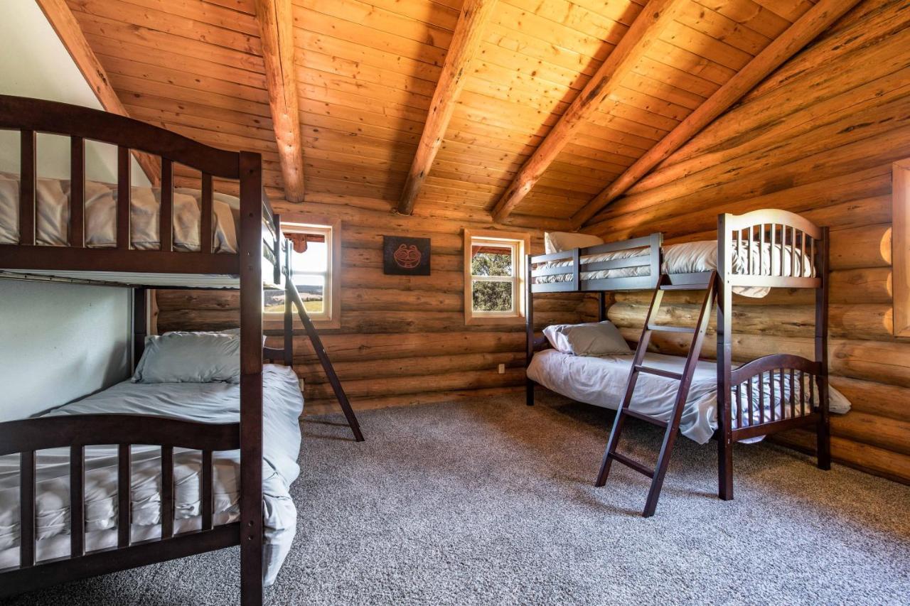 Rowland Log Cabin Home Lyle Экстерьер фото